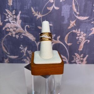 Vintage Estate Gold Toned Ring with Crystal Accents Size 7 Lot D60